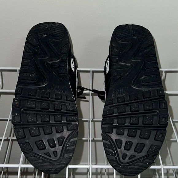 Nike Air Max Black And White Sneakers Kids Big Boy Size US  4.5Y Shoes Footwear - Picture 6 of 7